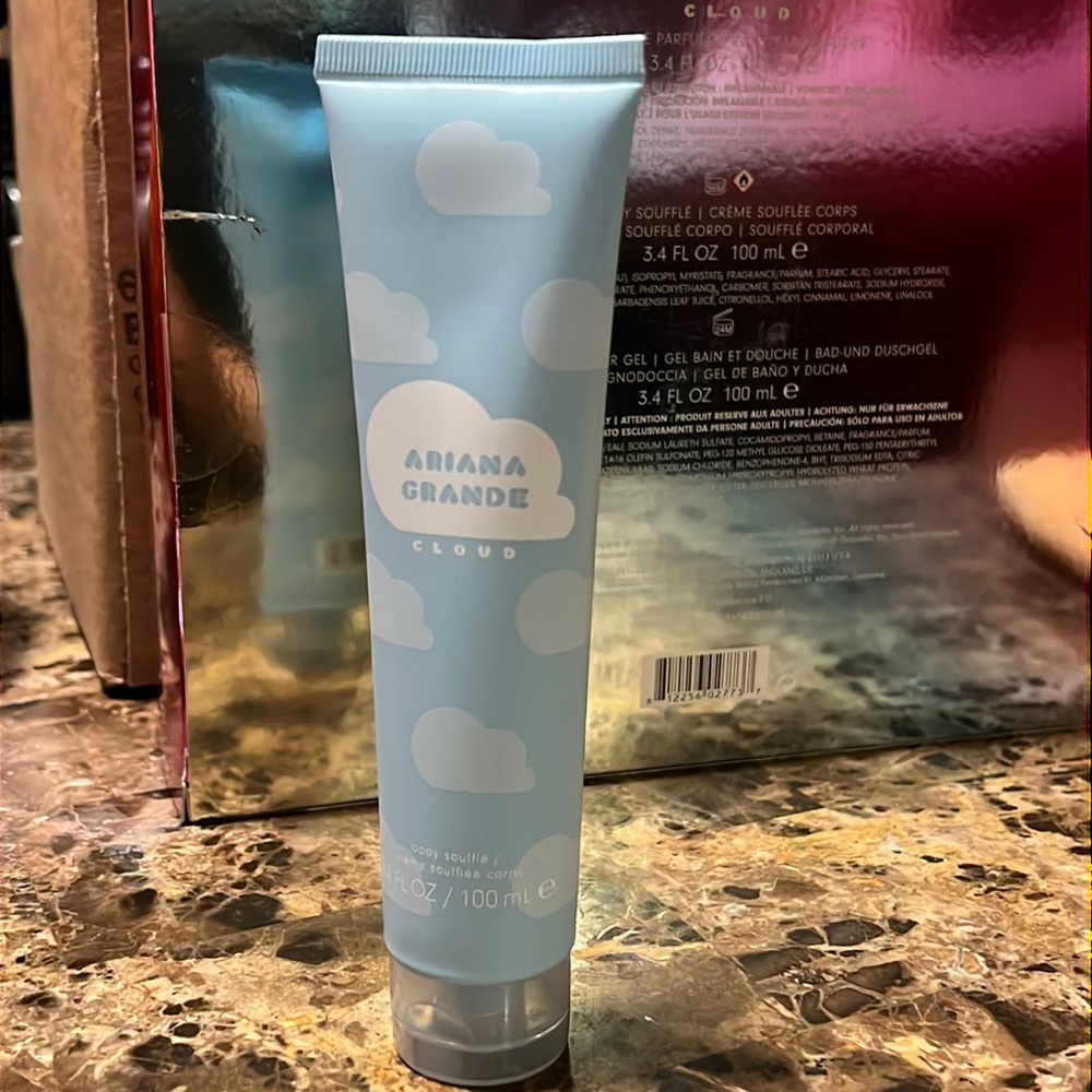 Ariana Grande Cloud Body Soufflé ☁️💙